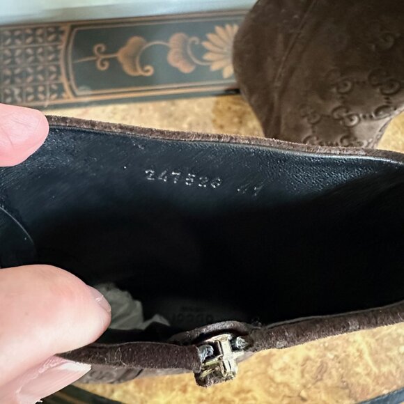 GUCCI CHOCOLAT SUEDE ANTIGUA MONOGRAM BOOTIES - Picture 9 of 11